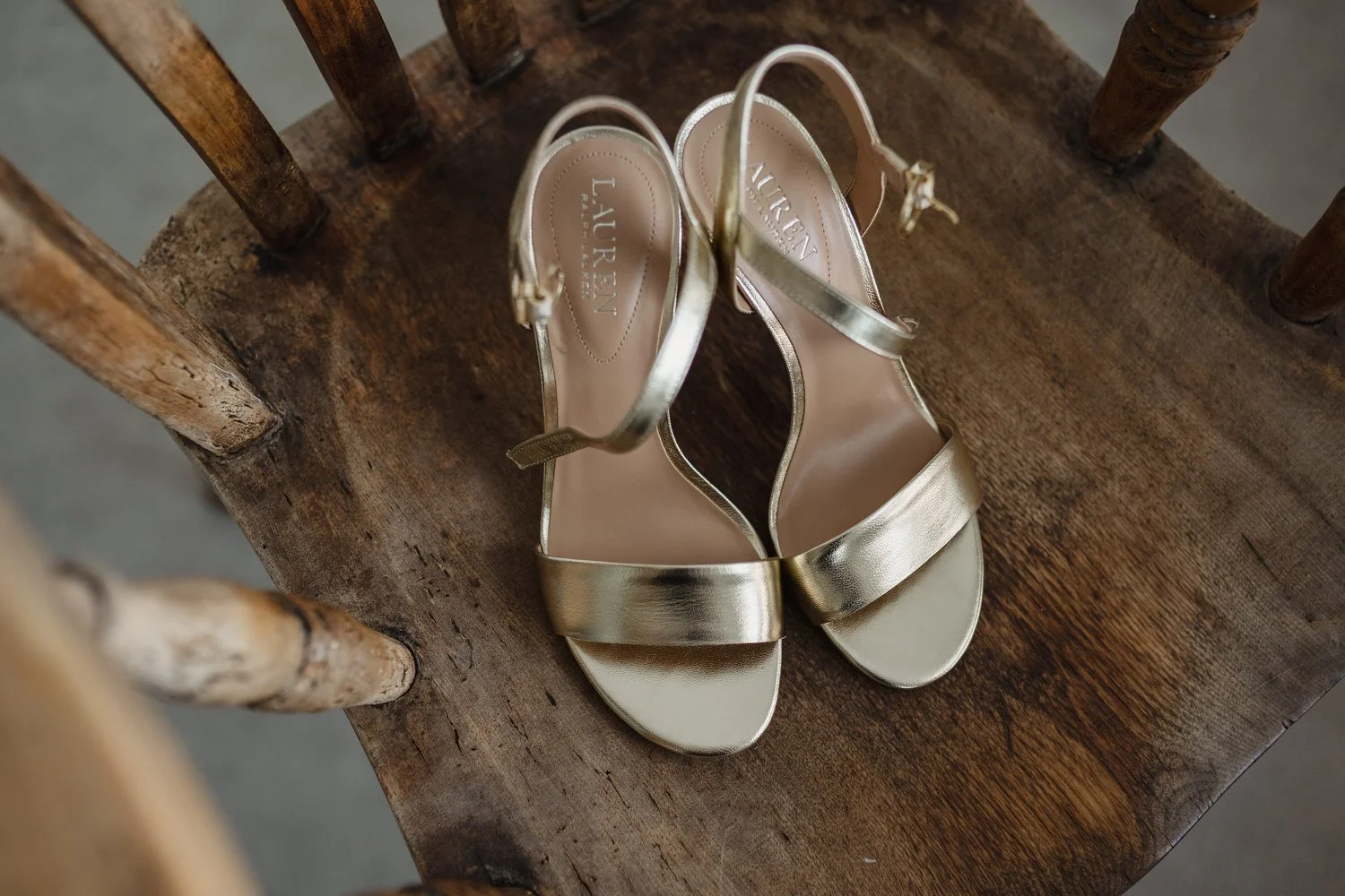  Anna and Josh’s gorgeous Autumn wedding in Omagh Meeting House at Cultra, with photos afterwards in the Ulster Folk and Transport Museum. The reception was in Cultra House with sparklers, sax and shenanigans! 