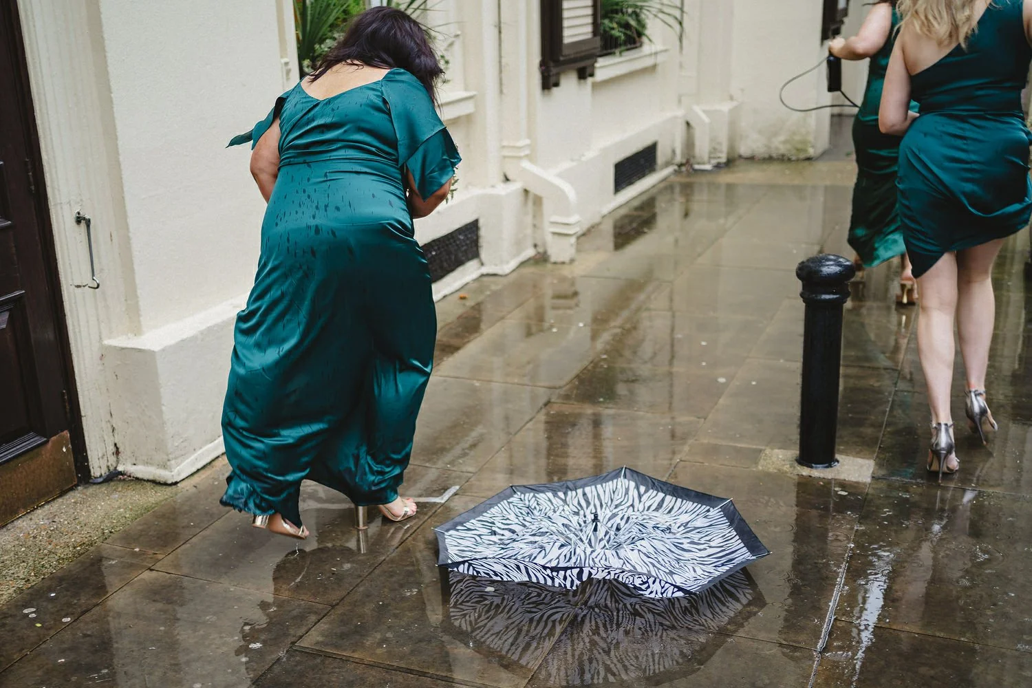  Laura and Alex from Inbetween Days photography got married in Brighton in 2021. They got ready in the Grand Hotel Brighton with a same-sex wedding ceremony in Brighton Town Hall.  A dinner with close friends in Med Brighton was followed by a LOT of 