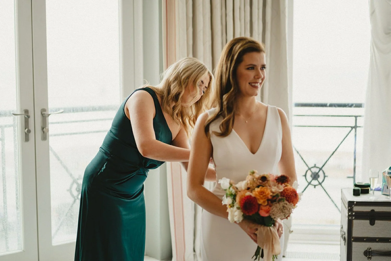  Laura and Alex from Inbetween Days photography got married in Brighton in 2021. They got ready in the Grand Hotel Brighton with a same-sex wedding ceremony in Brighton Town Hall.  A dinner with close friends in Med Brighton was followed by a LOT of 