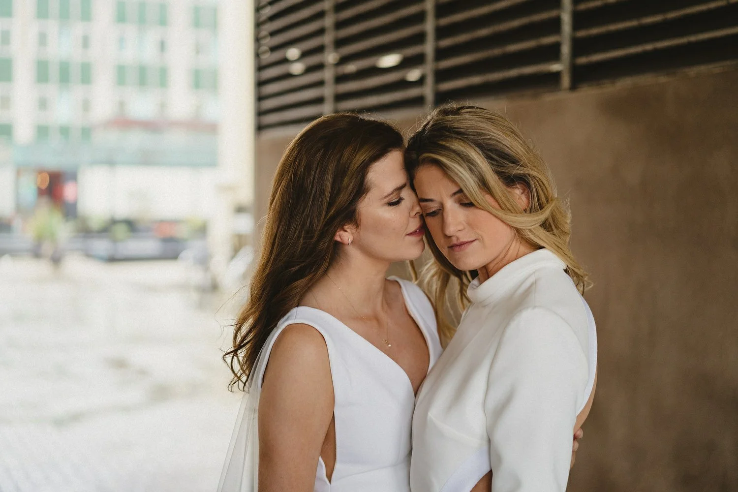  Laura and Alex from Inbetween Days photography got married in Brighton in 2021. They got ready in the Grand Hotel Brighton with a same-sex wedding ceremony in Brighton Town Hall.  A dinner with close friends in Med Brighton was followed by a LOT of 