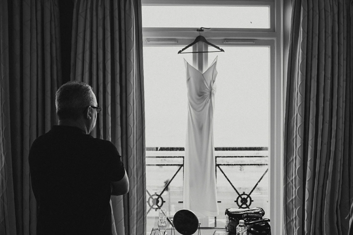  Laura and Alex from Inbetween Days photography got married in Brighton in 2021. They got ready in the Grand Hotel Brighton with a same-sex wedding ceremony in Brighton Town Hall.  A dinner with close friends in Med Brighton was followed by a LOT of 