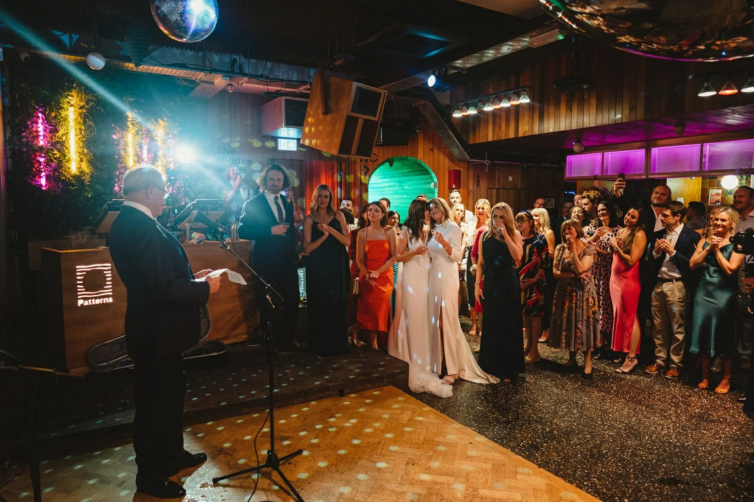  Laura and Alex from Inbetween Days photography got married in Brighton in 2021. They got ready in the Grand Hotel Brighton with a same-sex wedding ceremony in Brighton Town Hall.  A dinner with close friends in Med Brighton was followed by a LOT of 