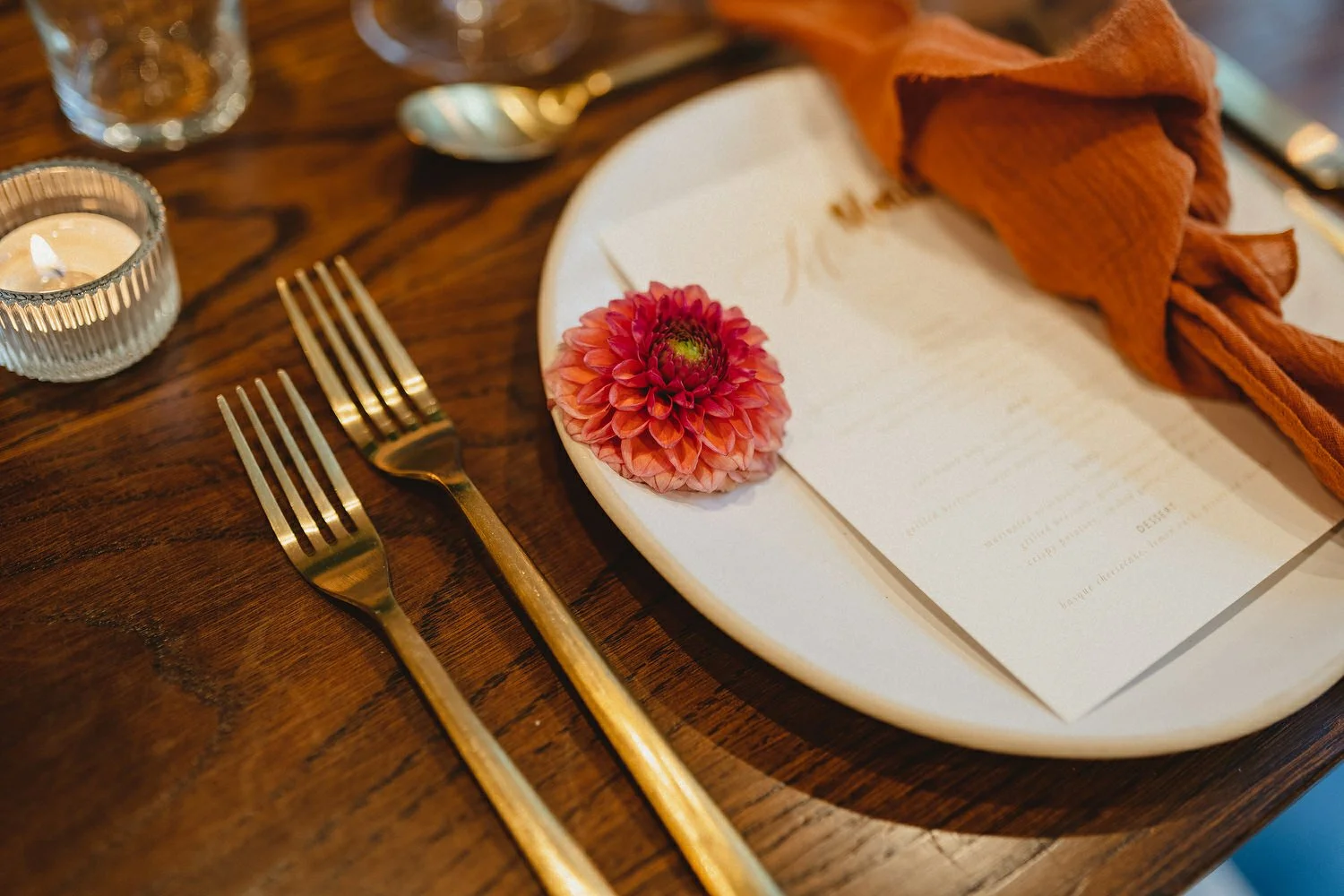  Laura and Alex from Inbetween Days photography got married in Brighton in 2021. They got ready in the Grand Hotel Brighton with a same-sex wedding ceremony in Brighton Town Hall.  A dinner with close friends in Med Brighton was followed by a LOT of 