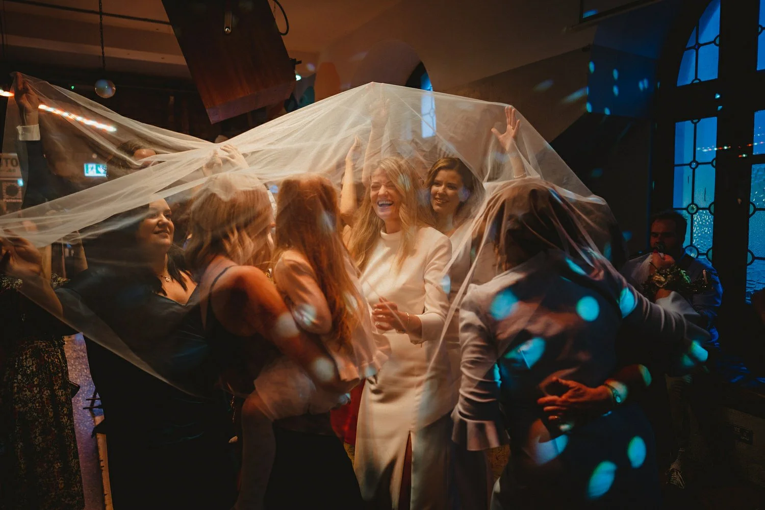  Laura and Alex from Inbetween Days photography got married in Brighton in 2021. They got ready in the Grand Hotel Brighton with a same-sex wedding ceremony in Brighton Town Hall.  A dinner with close friends in Med Brighton was followed by a LOT of 