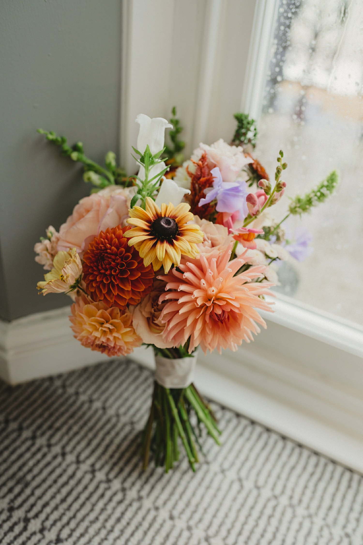  Laura and Alex from Inbetween Days photography got married in Brighton in 2021. They got ready in the Grand Hotel Brighton with a same-sex wedding ceremony in Brighton Town Hall.  A dinner with close friends in Med Brighton was followed by a LOT of 