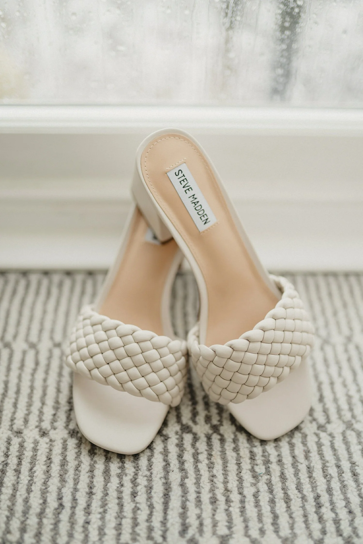  Laura and Alex from Inbetween Days photography got married in Brighton in 2021. They got ready in the Grand Hotel Brighton with a same-sex wedding ceremony in Brighton Town Hall.  A dinner with close friends in Med Brighton was followed by a LOT of 