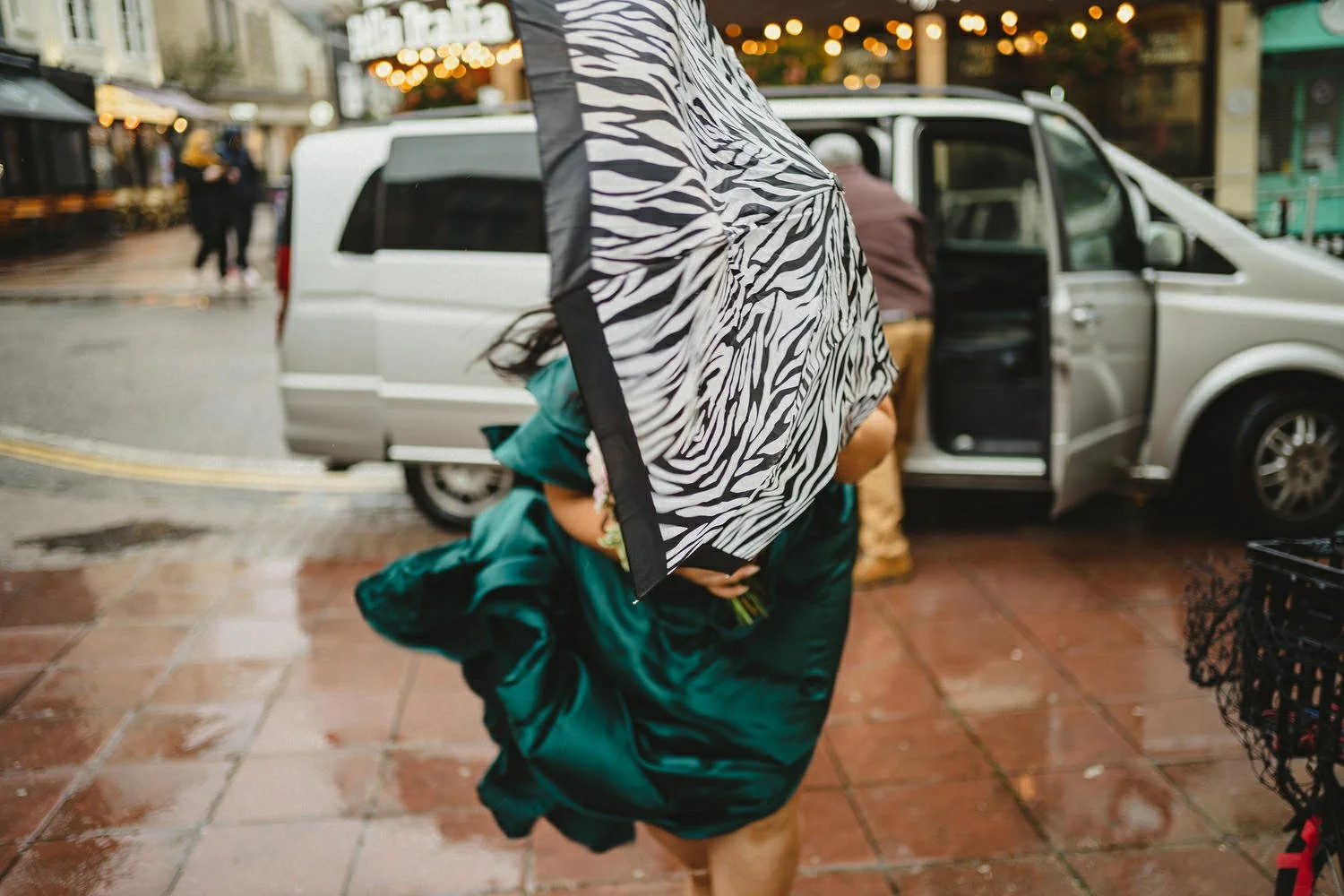  Laura and Alex from Inbetween Days photography got married in Brighton in 2021. They got ready in the Grand Hotel Brighton with a same-sex wedding ceremony in Brighton Town Hall.  A dinner with close friends in Med Brighton was followed by a LOT of 