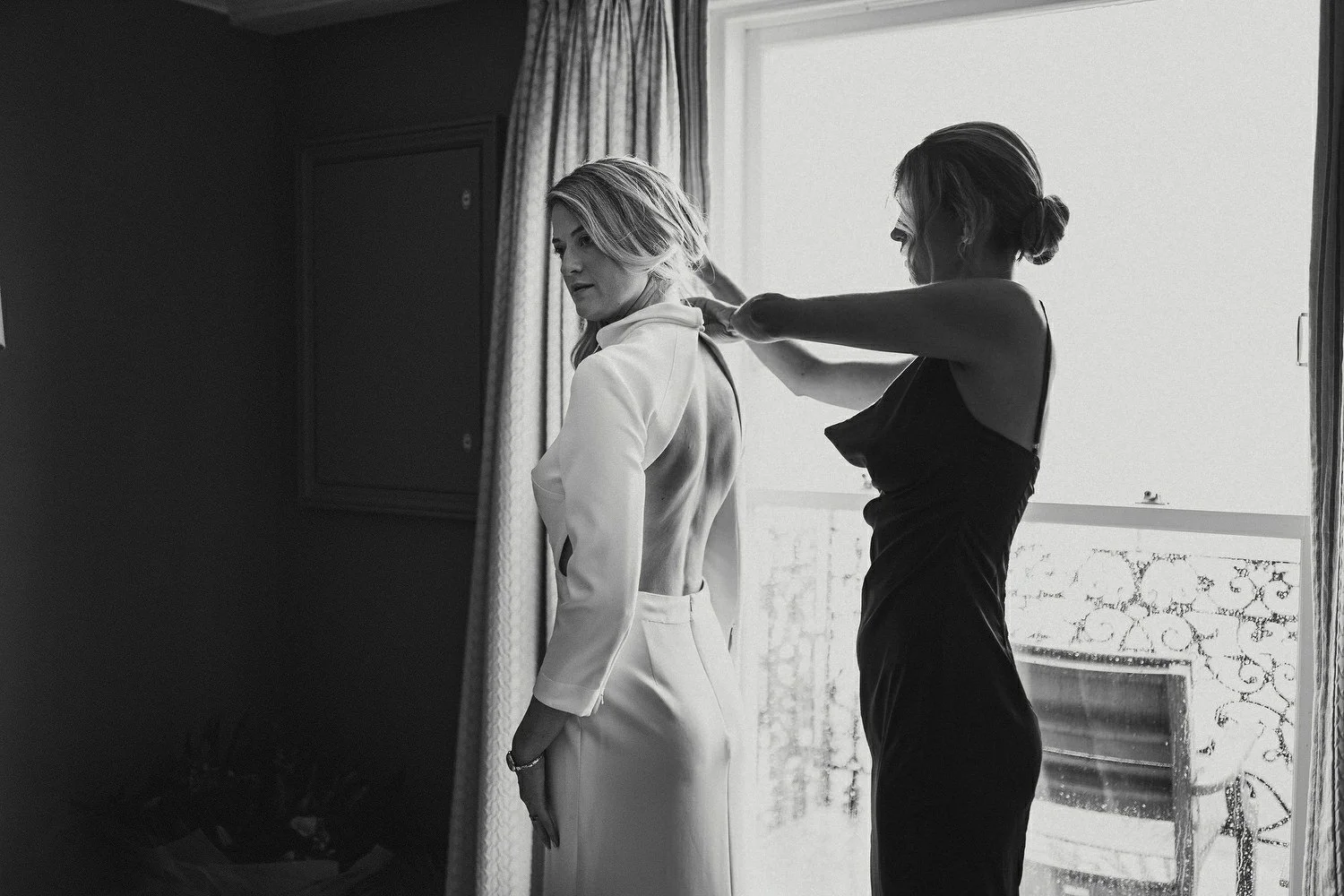  Laura and Alex from Inbetween Days photography got married in Brighton in 2021. They got ready in the Grand Hotel Brighton with a same-sex wedding ceremony in Brighton Town Hall.  A dinner with close friends in Med Brighton was followed by a LOT of 