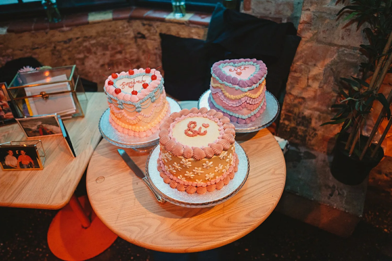  Laura and Alex from Inbetween Days photography got married in Brighton in 2021. They got ready in the Grand Hotel Brighton with a same-sex wedding ceremony in Brighton Town Hall.  A dinner with close friends in Med Brighton was followed by a LOT of 