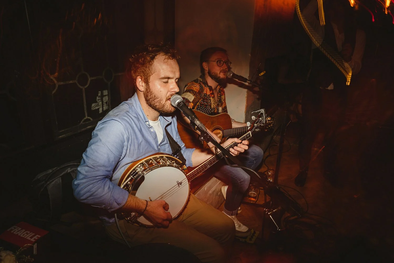  Laura and Alex from Inbetween Days photography got married in Brighton in 2021. They got ready in the Grand Hotel Brighton with a same-sex wedding ceremony in Brighton Town Hall.  A dinner with close friends in Med Brighton was followed by a LOT of 