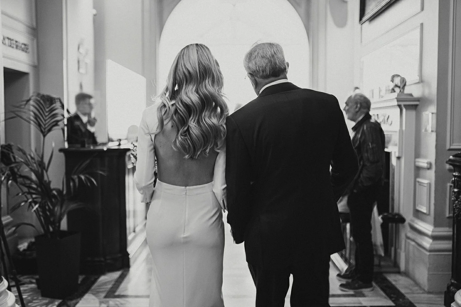  Laura and Alex from Inbetween Days photography got married in Brighton in 2021. They got ready in the Grand Hotel Brighton with a same-sex wedding ceremony in Brighton Town Hall.  A dinner with close friends in Med Brighton was followed by a LOT of 