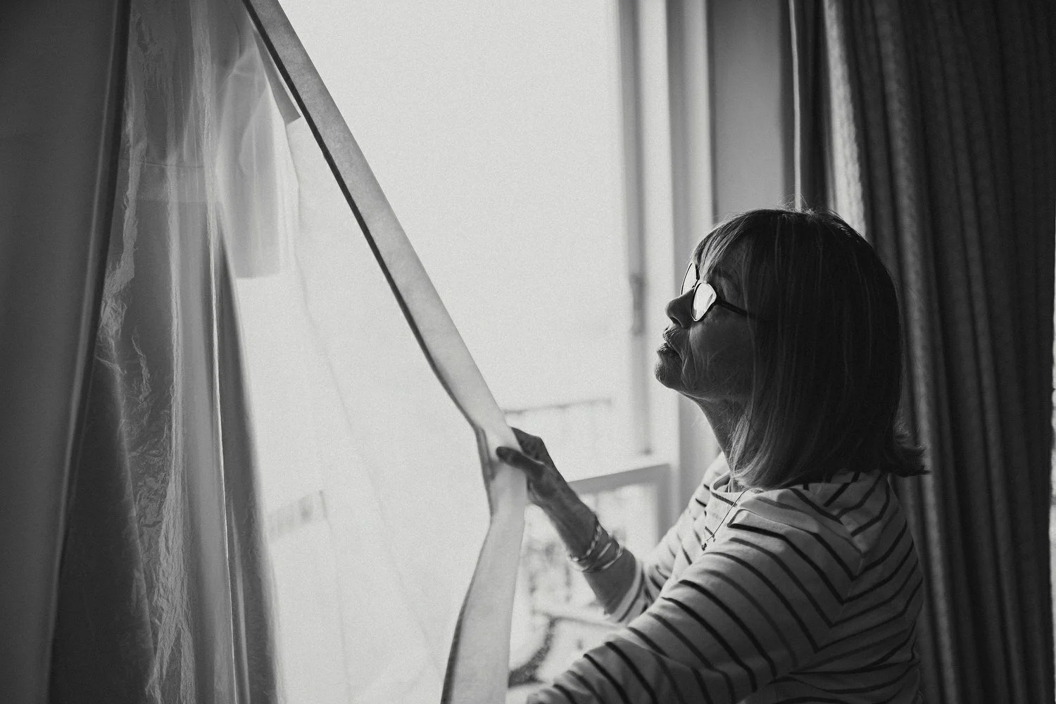  Laura and Alex from Inbetween Days photography got married in Brighton in 2021. They got ready in the Grand Hotel Brighton with a same-sex wedding ceremony in Brighton Town Hall.  A dinner with close friends in Med Brighton was followed by a LOT of 