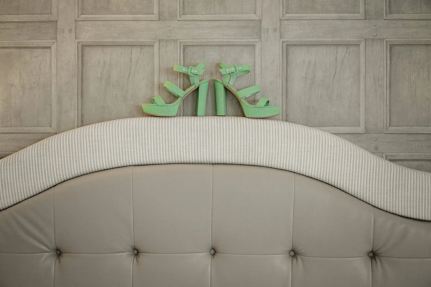  Laura and Alex from Inbetween Days photography got married in Brighton in 2021. They got ready in the Grand Hotel Brighton with a same-sex wedding ceremony in Brighton Town Hall.  A dinner with close friends in Med Brighton was followed by a LOT of 