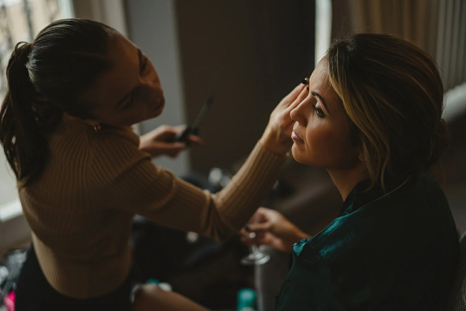  Laura and Alex from Inbetween Days photography got married in Brighton in 2021. They got ready in the Grand Hotel Brighton with a same-sex wedding ceremony in Brighton Town Hall.  A dinner with close friends in Med Brighton was followed by a LOT of 