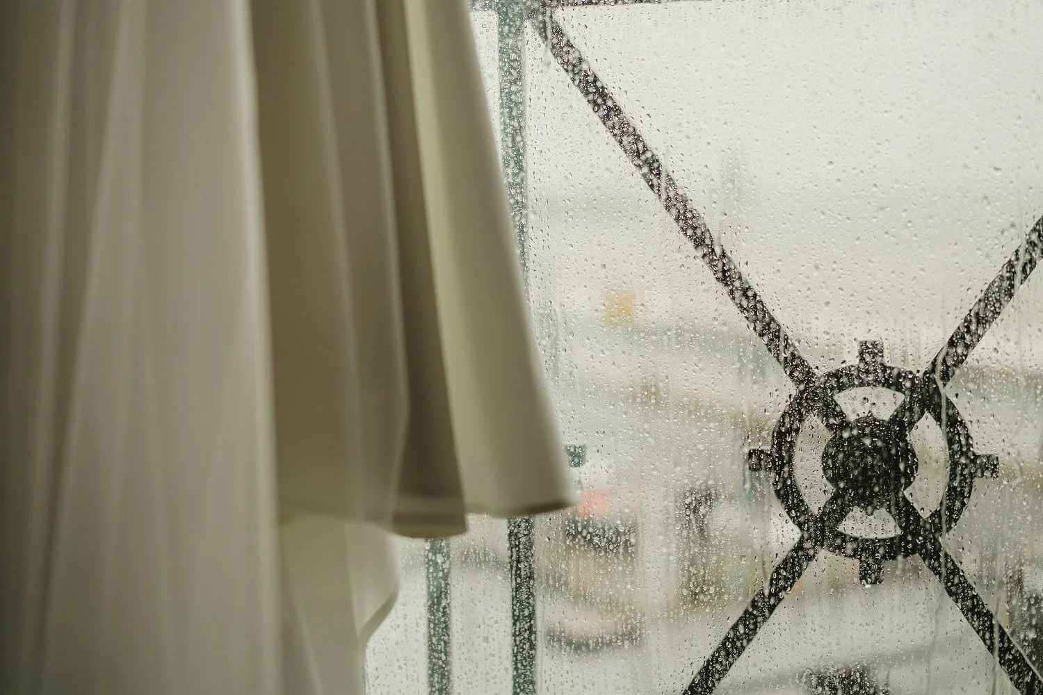  Laura and Alex from Inbetween Days photography got married in Brighton in 2021. They got ready in the Grand Hotel Brighton with a same-sex wedding ceremony in Brighton Town Hall.  A dinner with close friends in Med Brighton was followed by a LOT of 