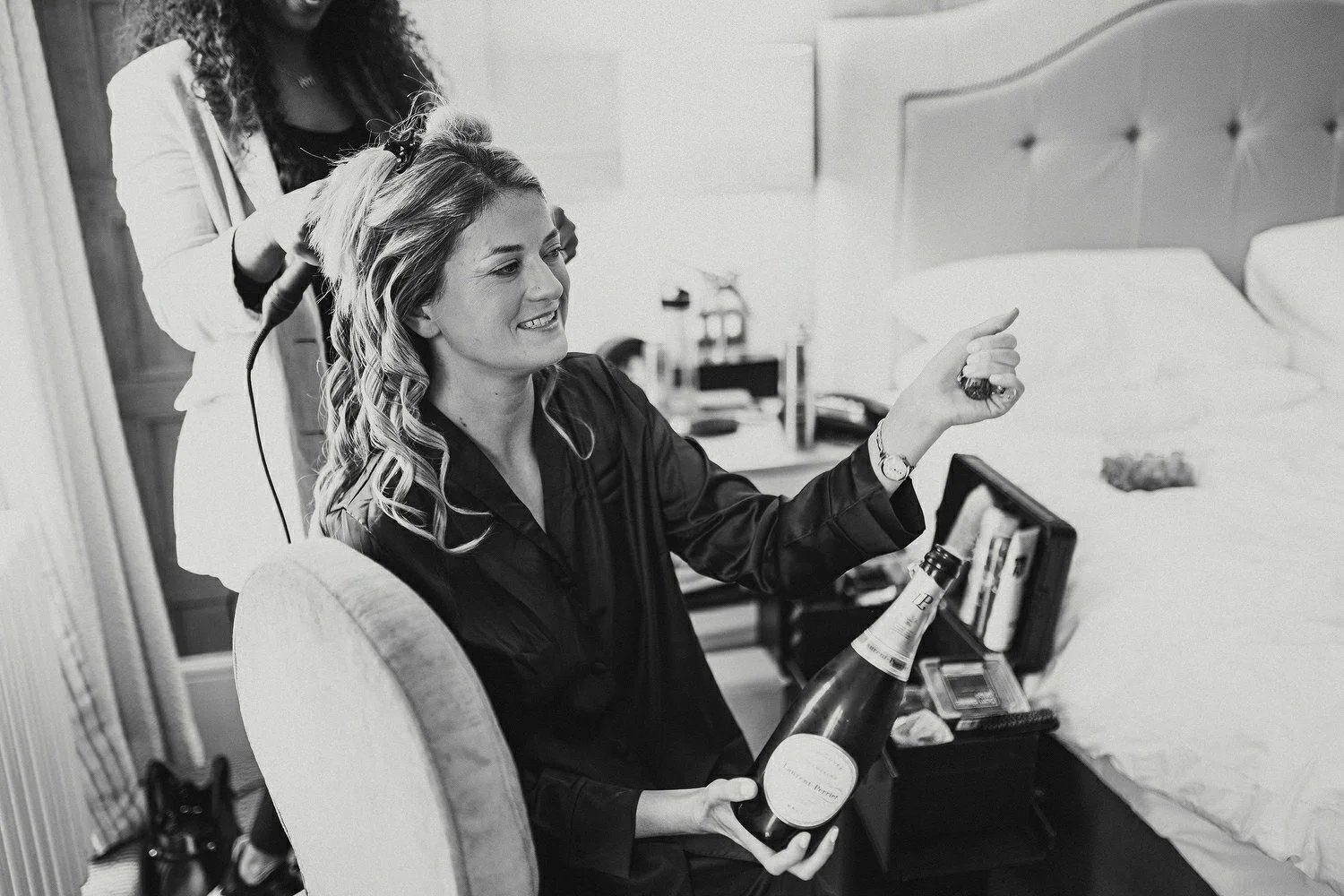  Laura and Alex from Inbetween Days photography got married in Brighton in 2021. They got ready in the Grand Hotel Brighton with a same-sex wedding ceremony in Brighton Town Hall.  A dinner with close friends in Med Brighton was followed by a LOT of 