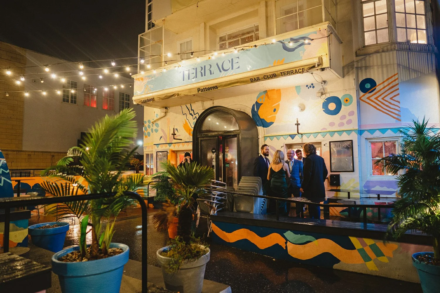  Laura and Alex from Inbetween Days photography got married in Brighton in 2021. They got ready in the Grand Hotel Brighton with a same-sex wedding ceremony in Brighton Town Hall.  A dinner with close friends in Med Brighton was followed by a LOT of 