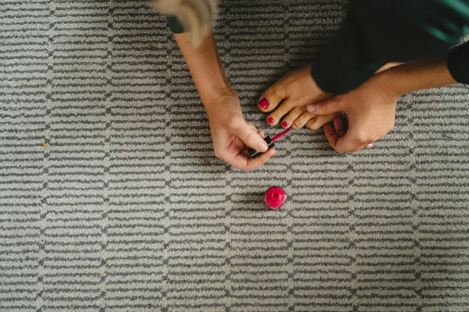  Laura and Alex from Inbetween Days photography got married in Brighton in 2021. They got ready in the Grand Hotel Brighton with a same-sex wedding ceremony in Brighton Town Hall.  A dinner with close friends in Med Brighton was followed by a LOT of 