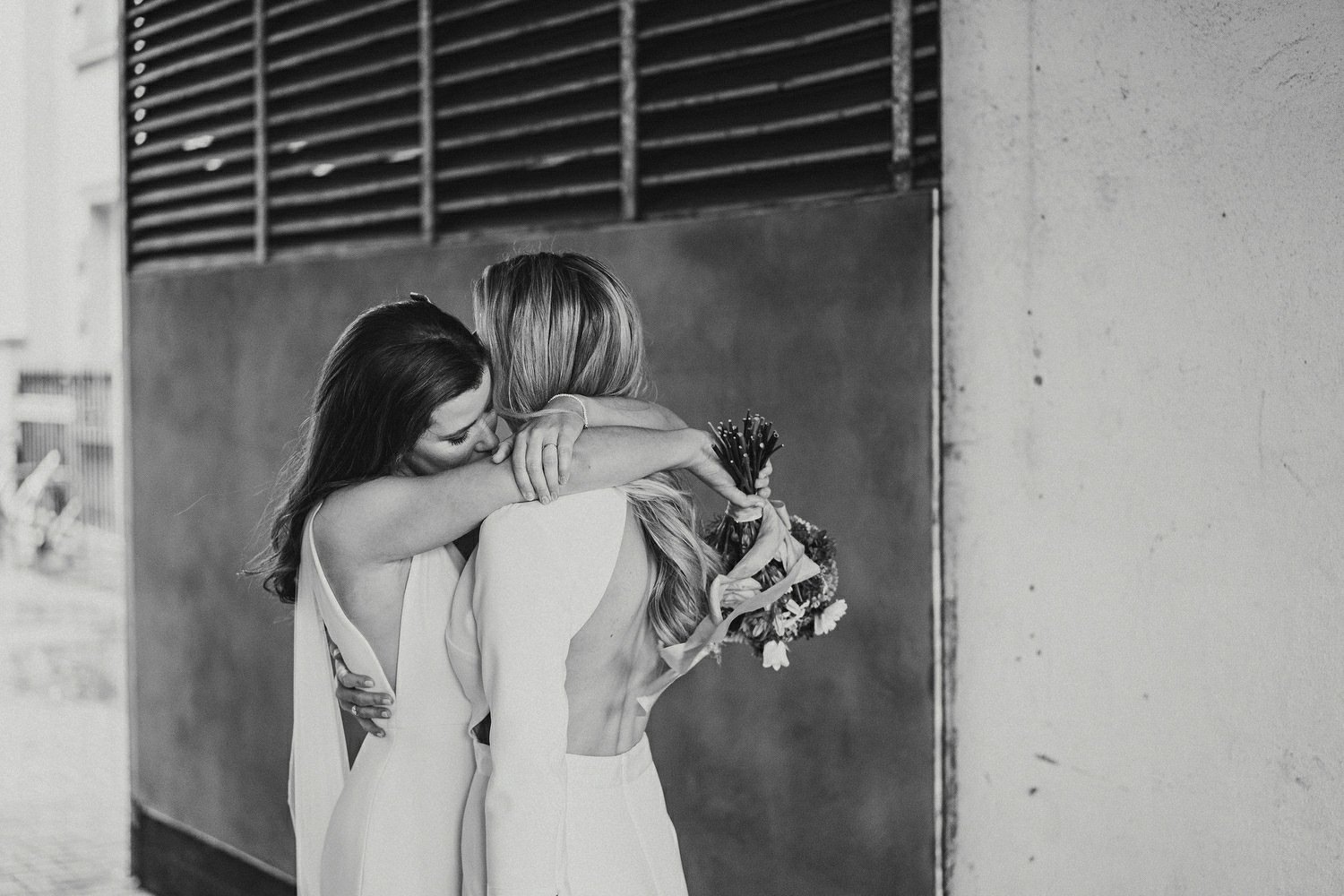  Laura and Alex from Inbetween Days photography got married in Brighton in 2021. They got ready in the Grand Hotel Brighton with a same-sex wedding ceremony in Brighton Town Hall.  A dinner with close friends in Med Brighton was followed by a LOT of 