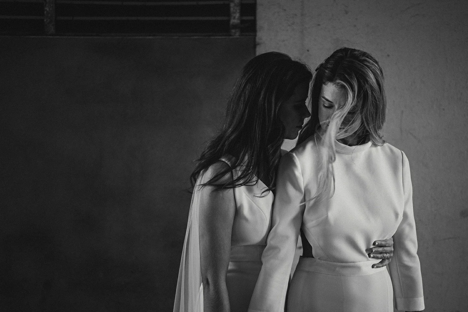  Laura and Alex from Inbetween Days photography got married in Brighton in 2021. They got ready in the Grand Hotel Brighton with a same-sex wedding ceremony in Brighton Town Hall.  A dinner with close friends in Med Brighton was followed by a LOT of 