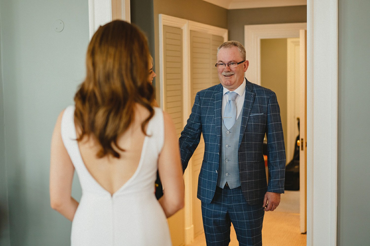  Laura and Alex from Inbetween Days photography got married in Brighton in 2021. They got ready in the Grand Hotel Brighton with a same-sex wedding ceremony in Brighton Town Hall.  A dinner with close friends in Med Brighton was followed by a LOT of 