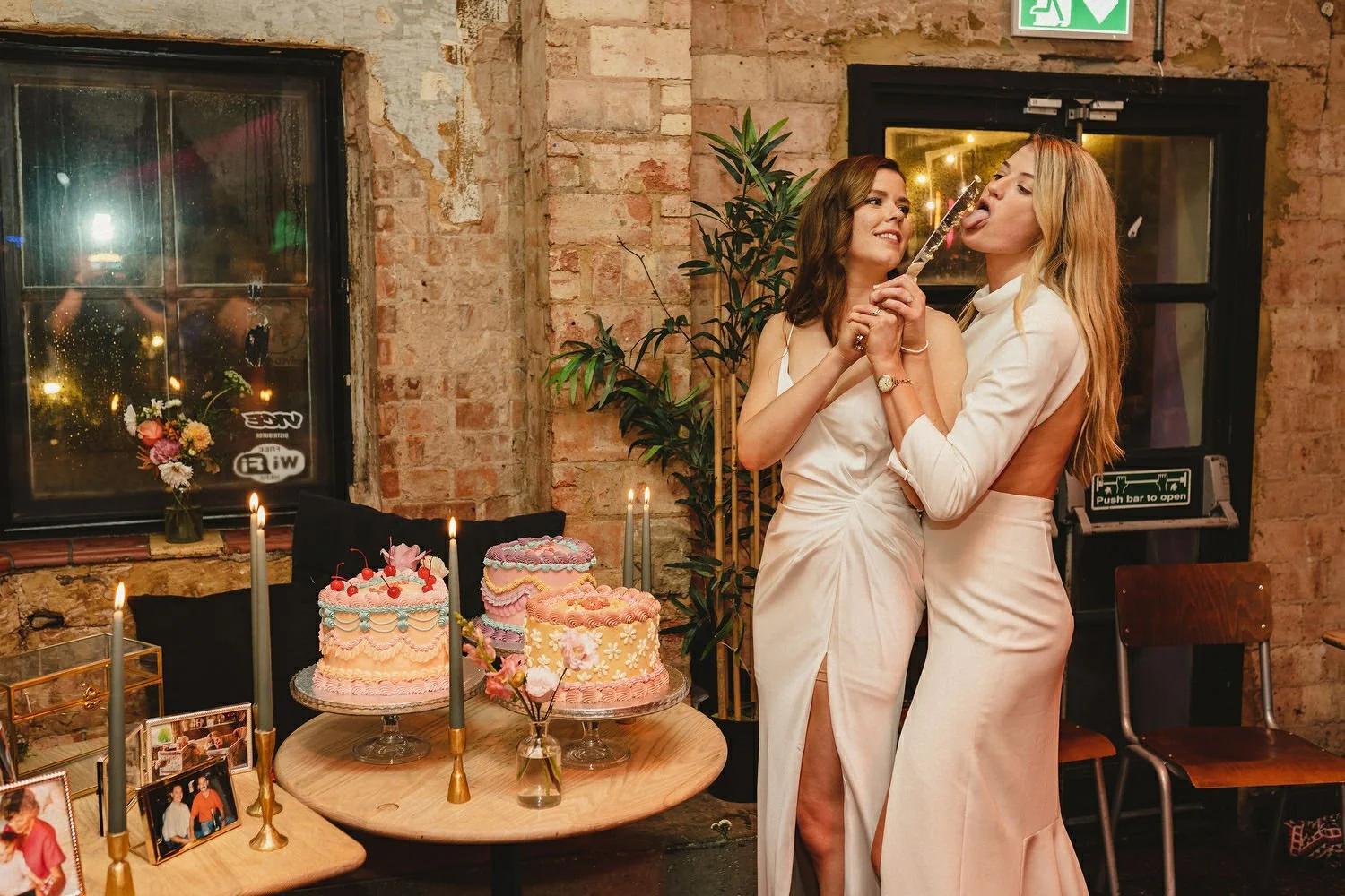  Laura and Alex from Inbetween Days photography got married in Brighton in 2021. They got ready in the Grand Hotel Brighton with a same-sex wedding ceremony in Brighton Town Hall.  A dinner with close friends in Med Brighton was followed by a LOT of 