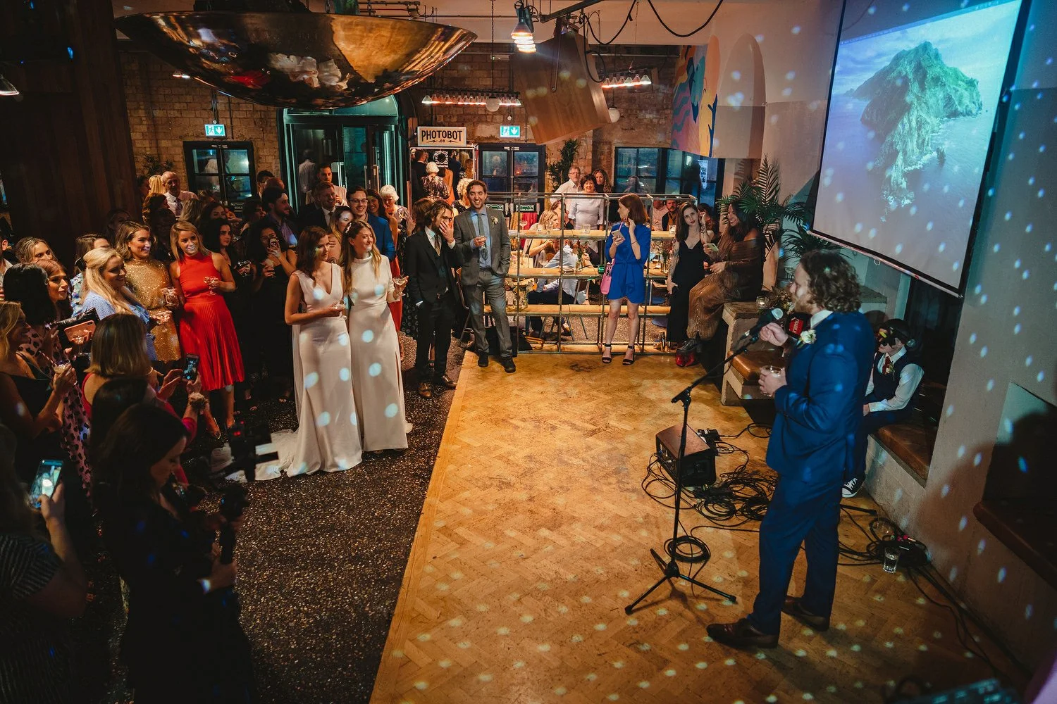  Laura and Alex from Inbetween Days photography got married in Brighton in 2021. They got ready in the Grand Hotel Brighton with a same-sex wedding ceremony in Brighton Town Hall.  A dinner with close friends in Med Brighton was followed by a LOT of 