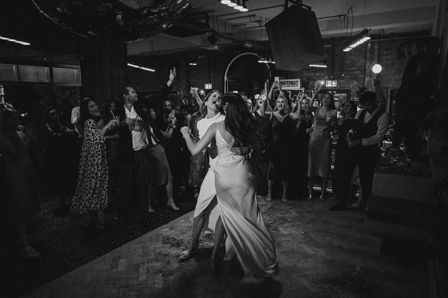  Laura and Alex from Inbetween Days photography got married in Brighton in 2021. They got ready in the Grand Hotel Brighton with a same-sex wedding ceremony in Brighton Town Hall.  A dinner with close friends in Med Brighton was followed by a LOT of 