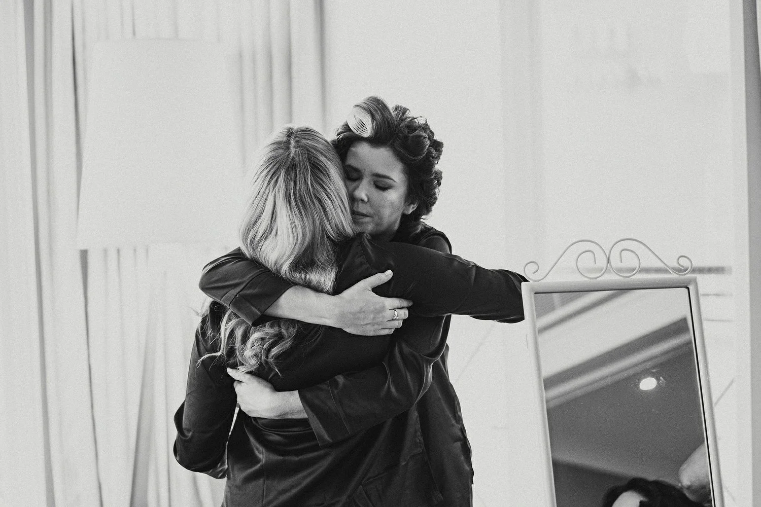  Laura and Alex from Inbetween Days photography got married in Brighton in 2021. They got ready in the Grand Hotel Brighton with a same-sex wedding ceremony in Brighton Town Hall.  A dinner with close friends in Med Brighton was followed by a LOT of 