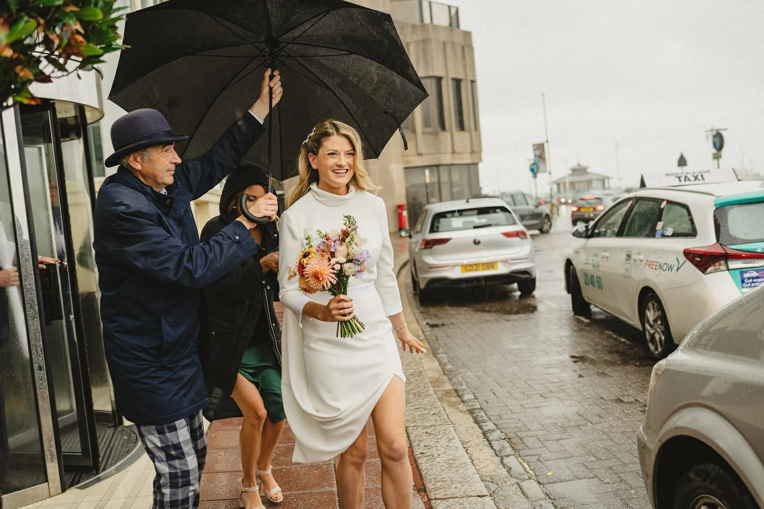  Laura and Alex from Inbetween Days photography got married in Brighton in 2021. They got ready in the Grand Hotel Brighton with a same-sex wedding ceremony in Brighton Town Hall.  A dinner with close friends in Med Brighton was followed by a LOT of 