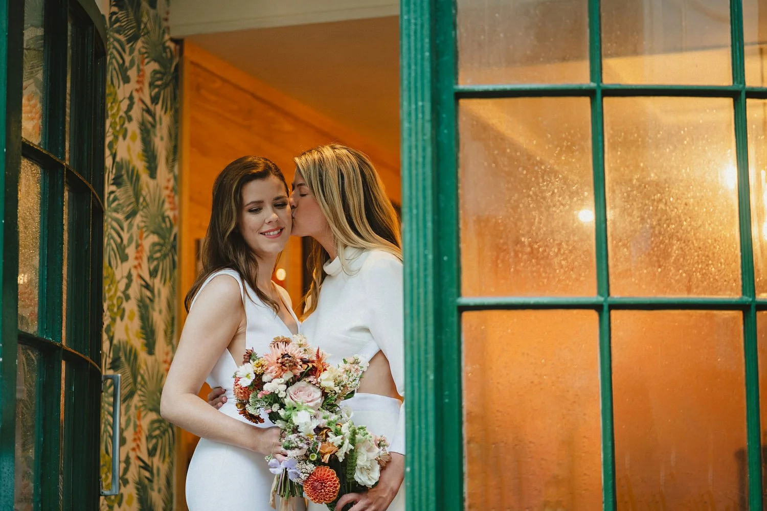  Laura and Alex from Inbetween Days photography got married in Brighton in 2021. They got ready in the Grand Hotel Brighton with a same-sex wedding ceremony in Brighton Town Hall.  A dinner with close friends in Med Brighton was followed by a LOT of 