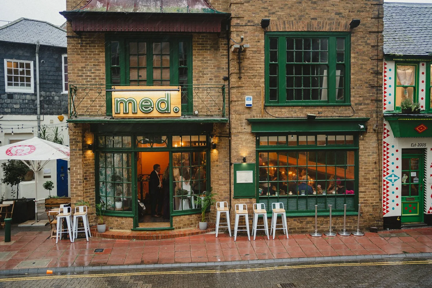  Laura and Alex from Inbetween Days photography got married in Brighton in 2021. They got ready in the Grand Hotel Brighton with a same-sex wedding ceremony in Brighton Town Hall.  A dinner with close friends in Med Brighton was followed by a LOT of 