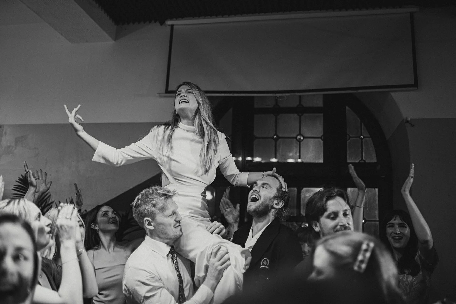  Laura and Alex from Inbetween Days photography got married in Brighton in 2021. They got ready in the Grand Hotel Brighton with a same-sex wedding ceremony in Brighton Town Hall.  A dinner with close friends in Med Brighton was followed by a LOT of 