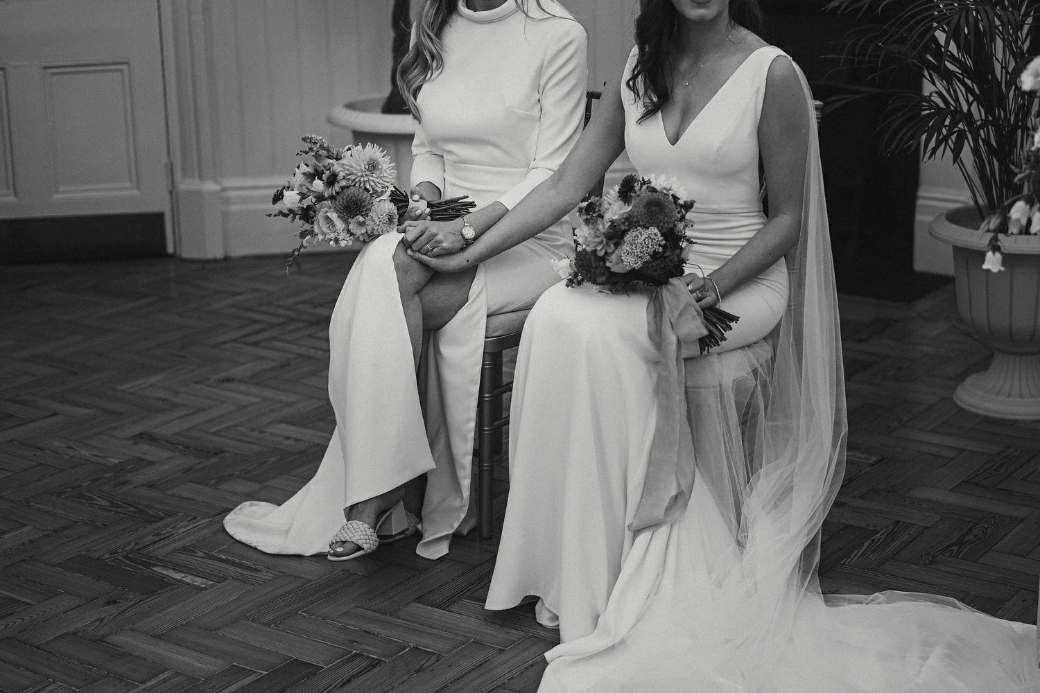  Laura and Alex from Inbetween Days photography got married in Brighton in 2021. They got ready in the Grand Hotel Brighton with a same-sex wedding ceremony in Brighton Town Hall.  A dinner with close friends in Med Brighton was followed by a LOT of 