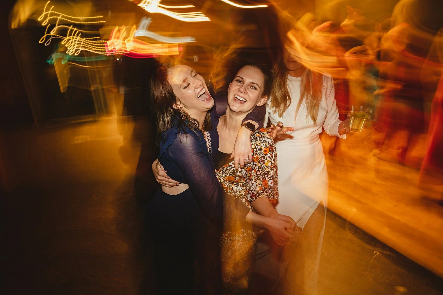  Laura and Alex from Inbetween Days photography got married in Brighton in 2021. They got ready in the Grand Hotel Brighton with a same-sex wedding ceremony in Brighton Town Hall.  A dinner with close friends in Med Brighton was followed by a LOT of 