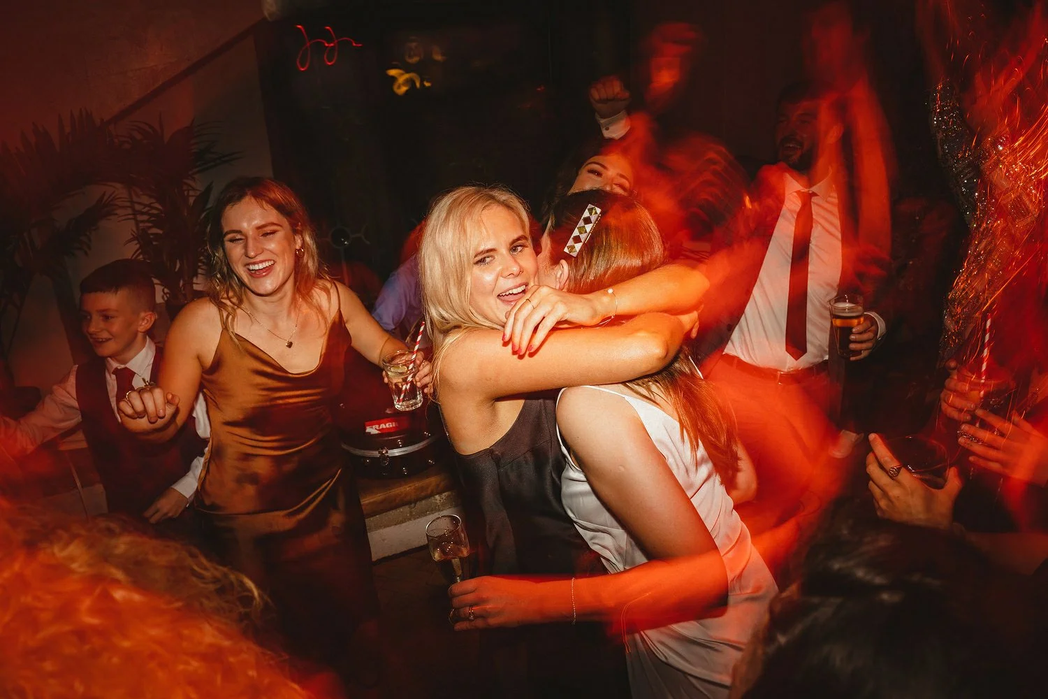  Laura and Alex from Inbetween Days photography got married in Brighton in 2021. They got ready in the Grand Hotel Brighton with a same-sex wedding ceremony in Brighton Town Hall.  A dinner with close friends in Med Brighton was followed by a LOT of 