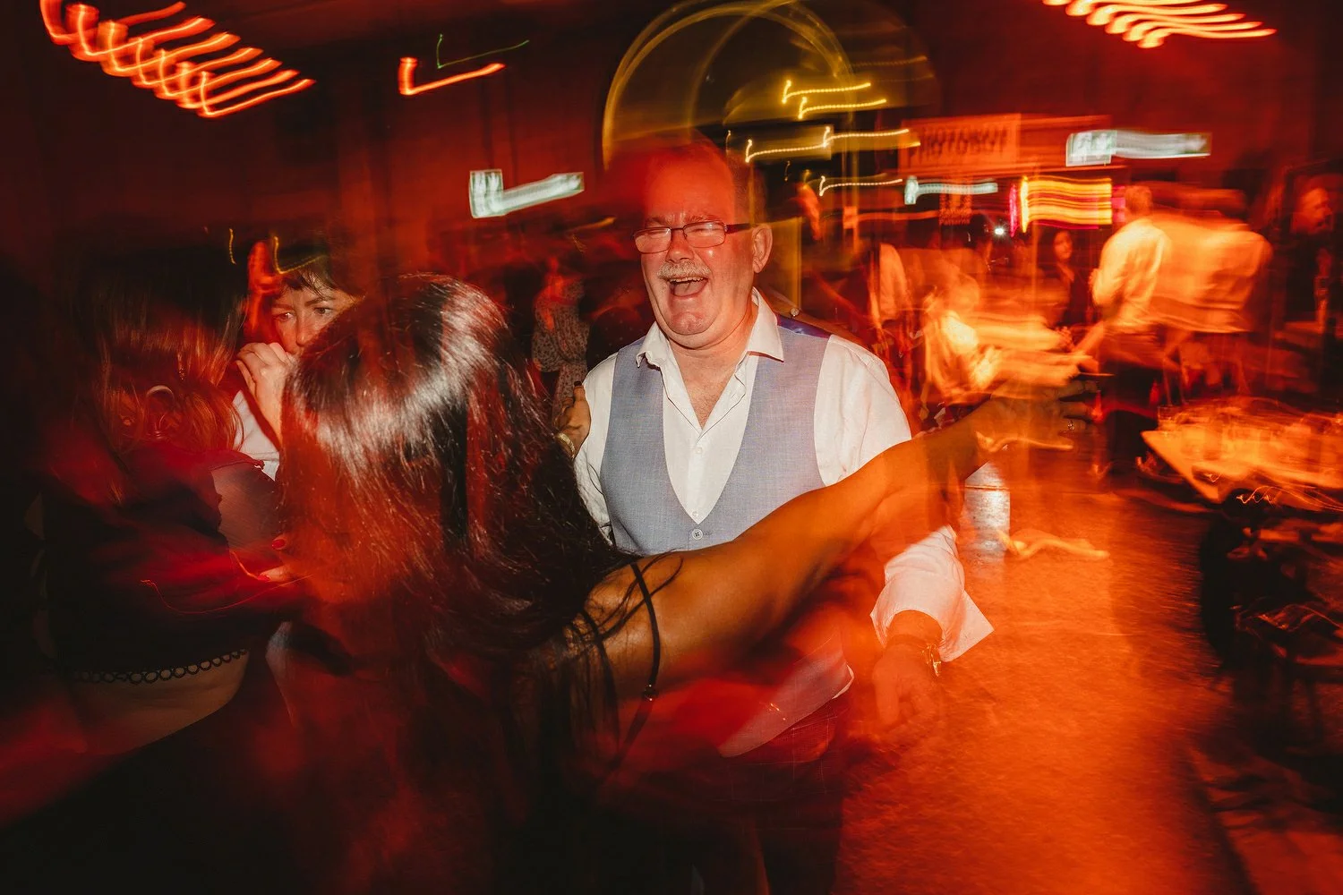 Laura and Alex from Inbetween Days photography got married in Brighton in 2021. They got ready in the Grand Hotel Brighton with a same-sex wedding ceremony in Brighton Town Hall.  A dinner with close friends in Med Brighton was followed by a LOT of 