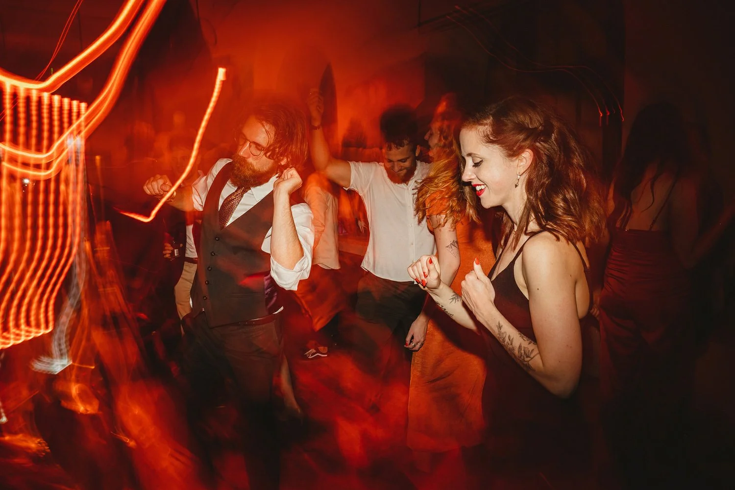  Laura and Alex from Inbetween Days photography got married in Brighton in 2021. They got ready in the Grand Hotel Brighton with a same-sex wedding ceremony in Brighton Town Hall.  A dinner with close friends in Med Brighton was followed by a LOT of 