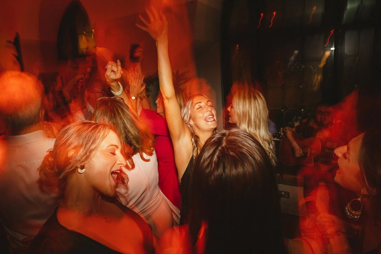  Laura and Alex from Inbetween Days photography got married in Brighton in 2021. They got ready in the Grand Hotel Brighton with a same-sex wedding ceremony in Brighton Town Hall.  A dinner with close friends in Med Brighton was followed by a LOT of 