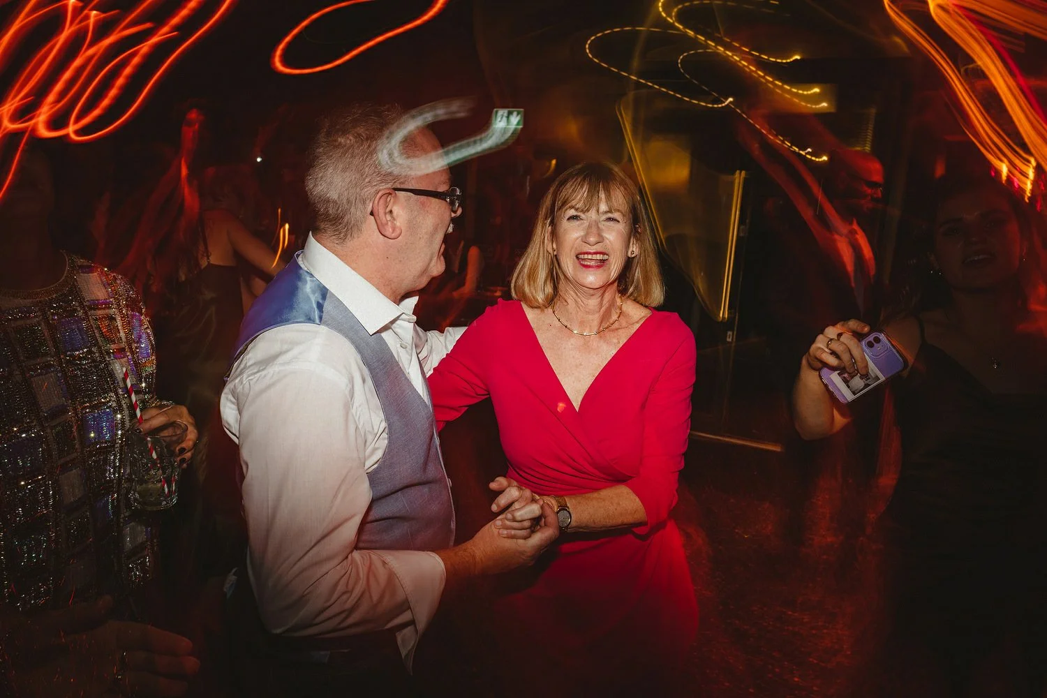  Laura and Alex from Inbetween Days photography got married in Brighton in 2021. They got ready in the Grand Hotel Brighton with a same-sex wedding ceremony in Brighton Town Hall.  A dinner with close friends in Med Brighton was followed by a LOT of 