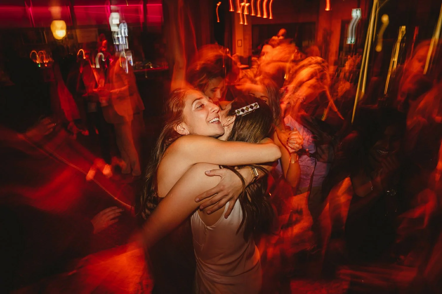  Laura and Alex from Inbetween Days photography got married in Brighton in 2021. They got ready in the Grand Hotel Brighton with a same-sex wedding ceremony in Brighton Town Hall.  A dinner with close friends in Med Brighton was followed by a LOT of 