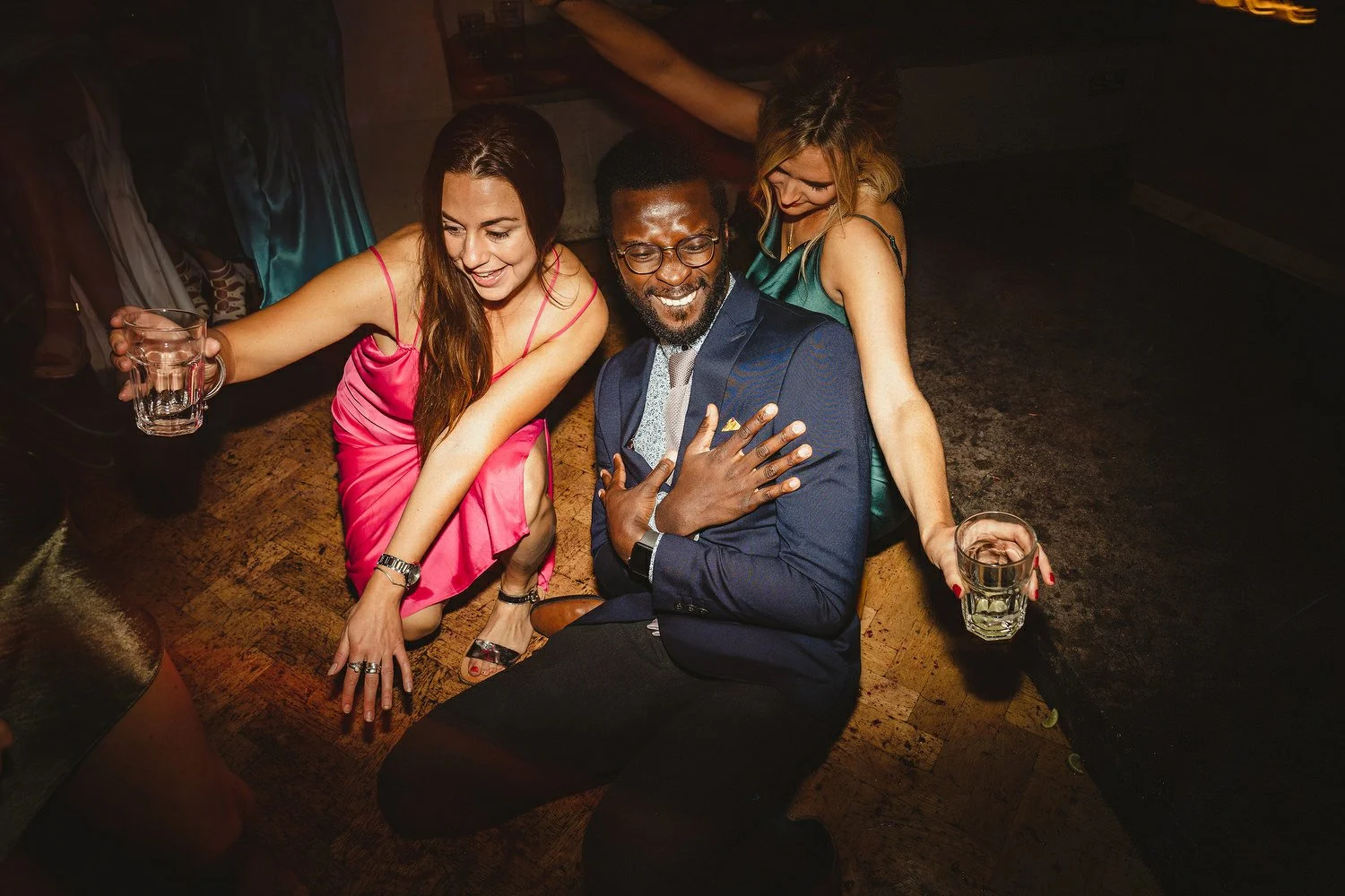  Laura and Alex from Inbetween Days photography got married in Brighton in 2021. They got ready in the Grand Hotel Brighton with a same-sex wedding ceremony in Brighton Town Hall.  A dinner with close friends in Med Brighton was followed by a LOT of 