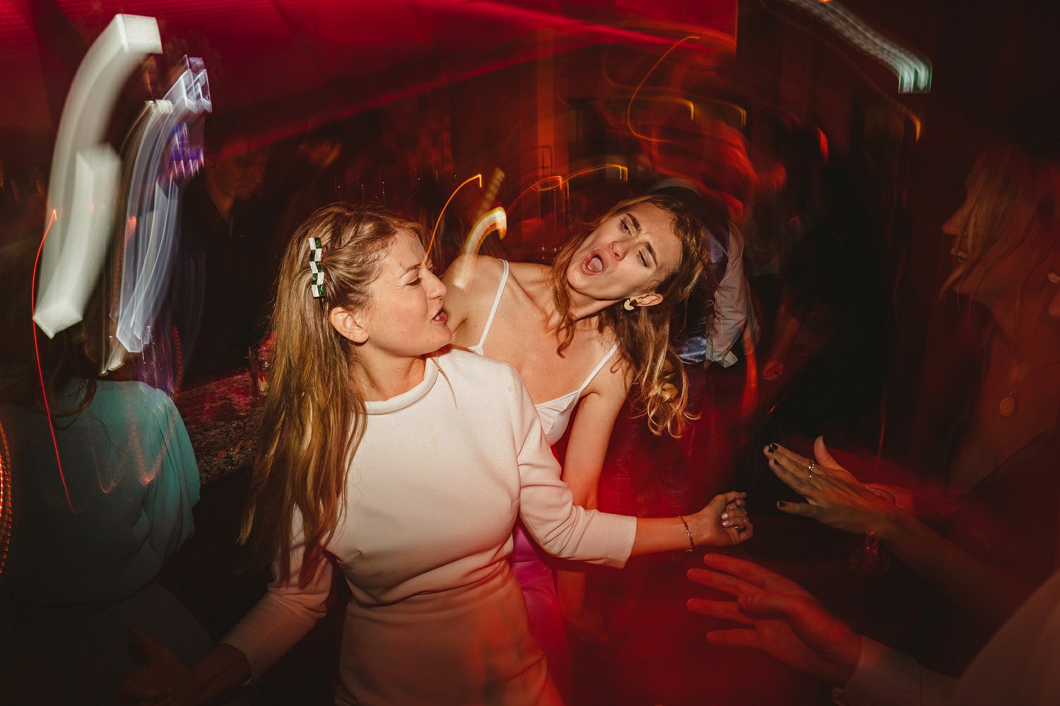  Laura and Alex from Inbetween Days photography got married in Brighton in 2021. They got ready in the Grand Hotel Brighton with a same-sex wedding ceremony in Brighton Town Hall.  A dinner with close friends in Med Brighton was followed by a LOT of 