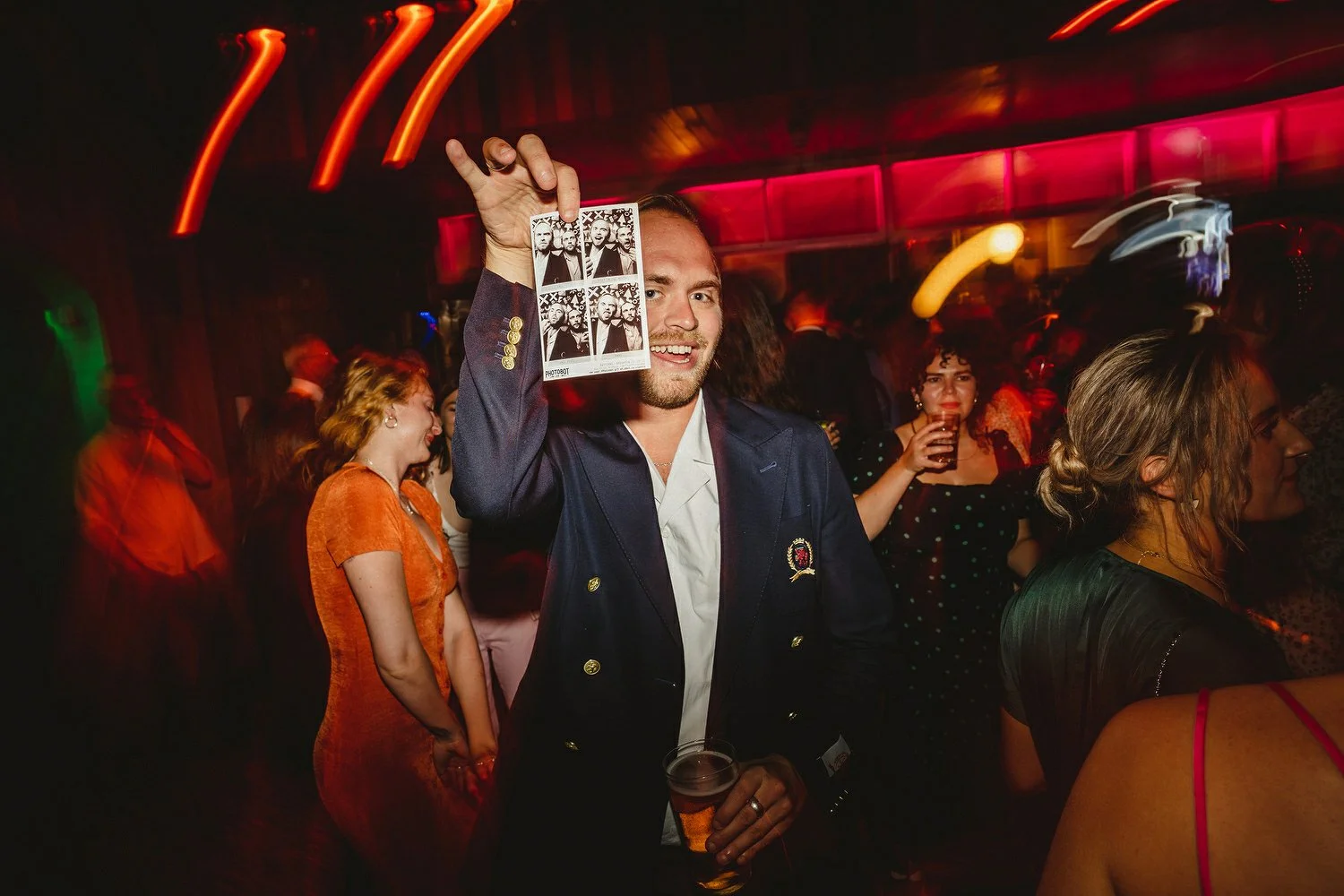  Laura and Alex from Inbetween Days photography got married in Brighton in 2021. They got ready in the Grand Hotel Brighton with a same-sex wedding ceremony in Brighton Town Hall.  A dinner with close friends in Med Brighton was followed by a LOT of 