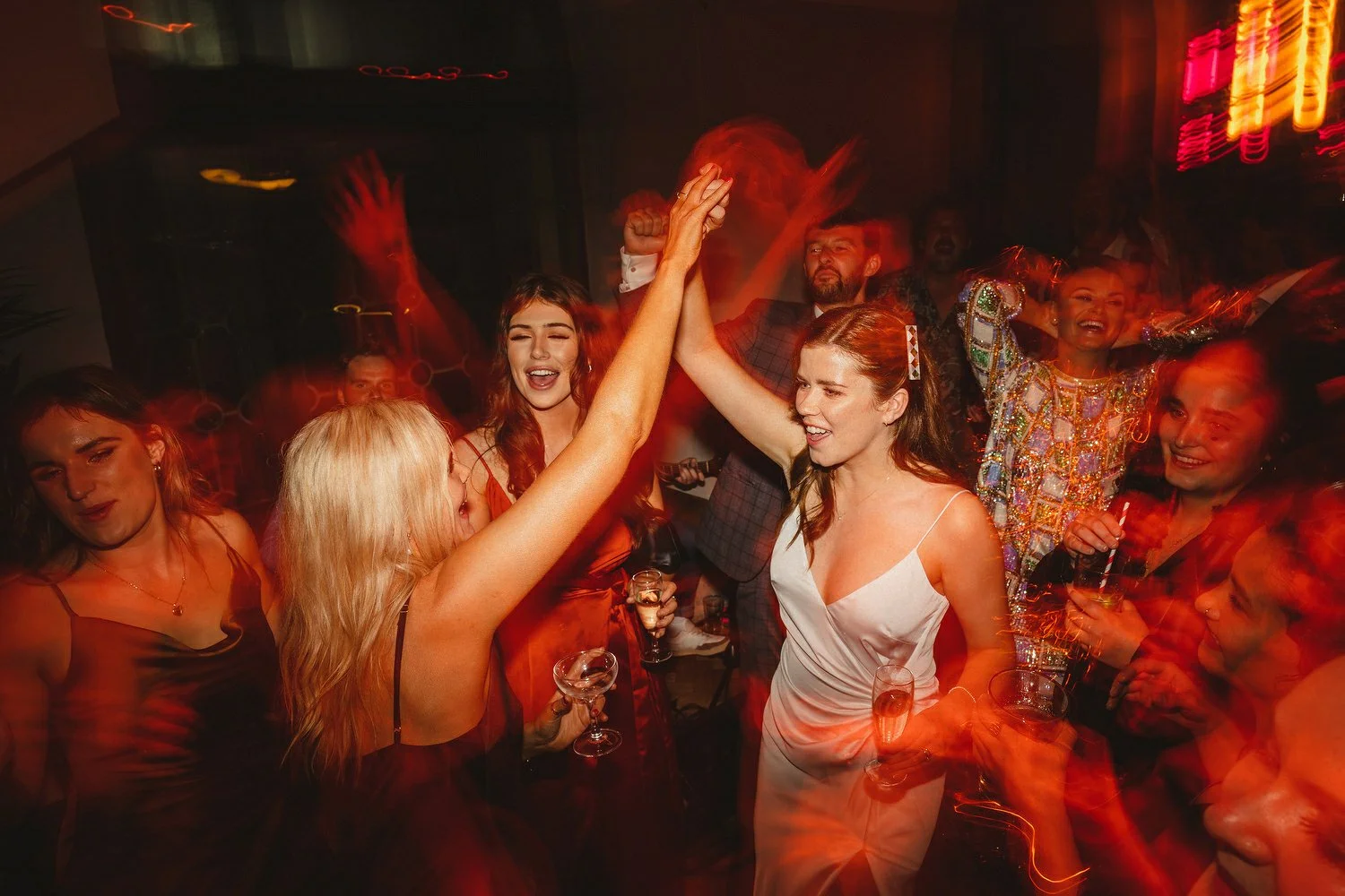  Laura and Alex from Inbetween Days photography got married in Brighton in 2021. They got ready in the Grand Hotel Brighton with a same-sex wedding ceremony in Brighton Town Hall.  A dinner with close friends in Med Brighton was followed by a LOT of 