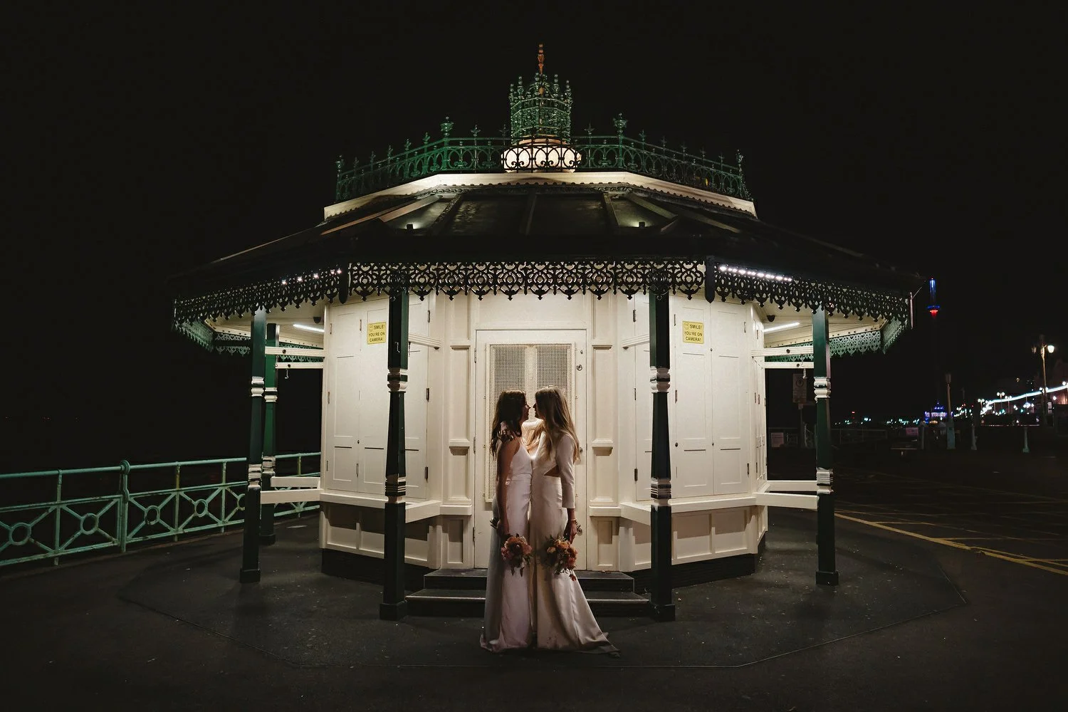  Laura and Alex from Inbetween Days photography got married in Brighton in 2021. They got ready in the Grand Hotel Brighton with a same-sex wedding ceremony in Brighton Town Hall.  A dinner with close friends in Med Brighton was followed by a LOT of 