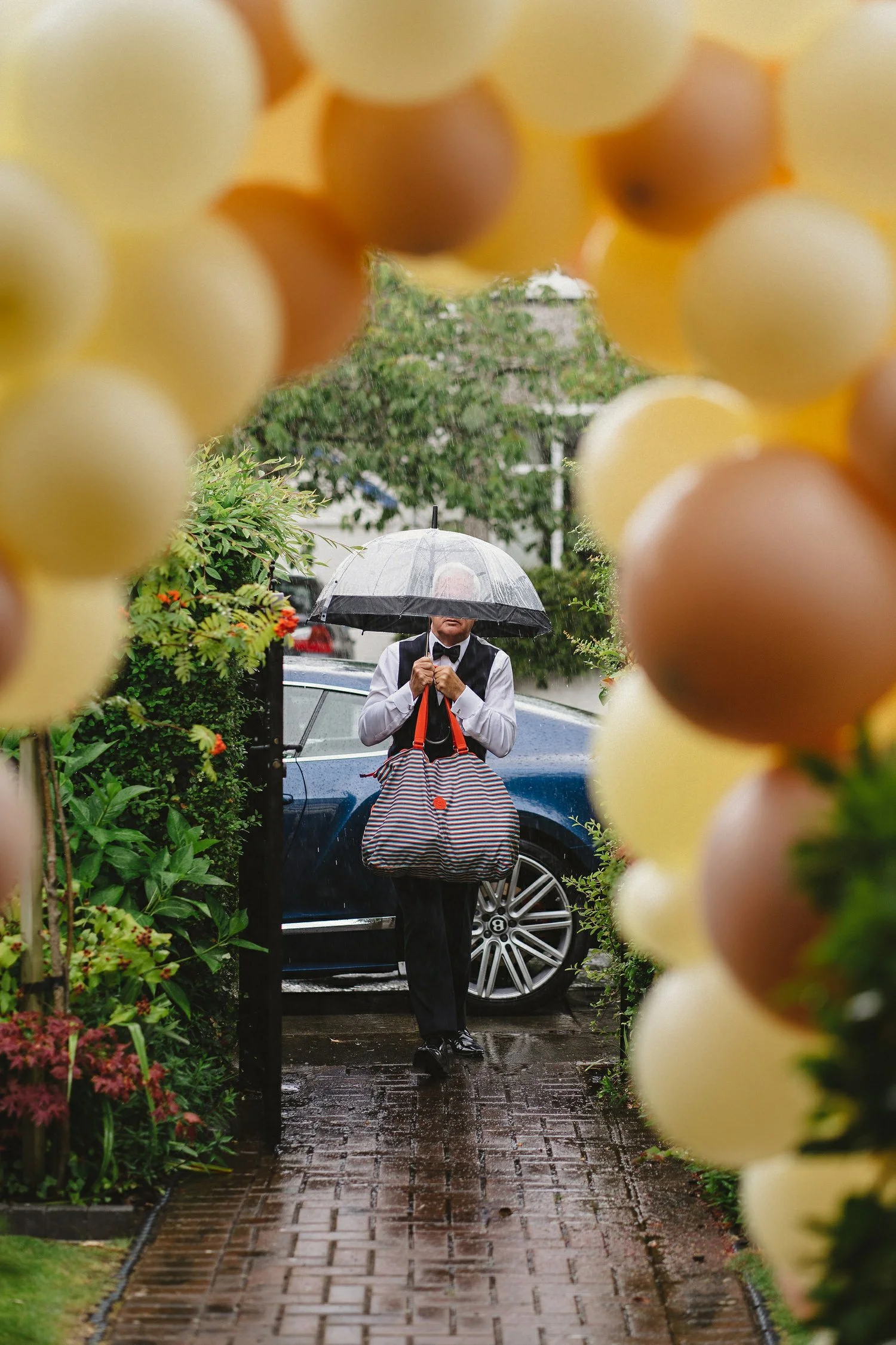 Rainy Irish wedding with a umbrellas and balloons