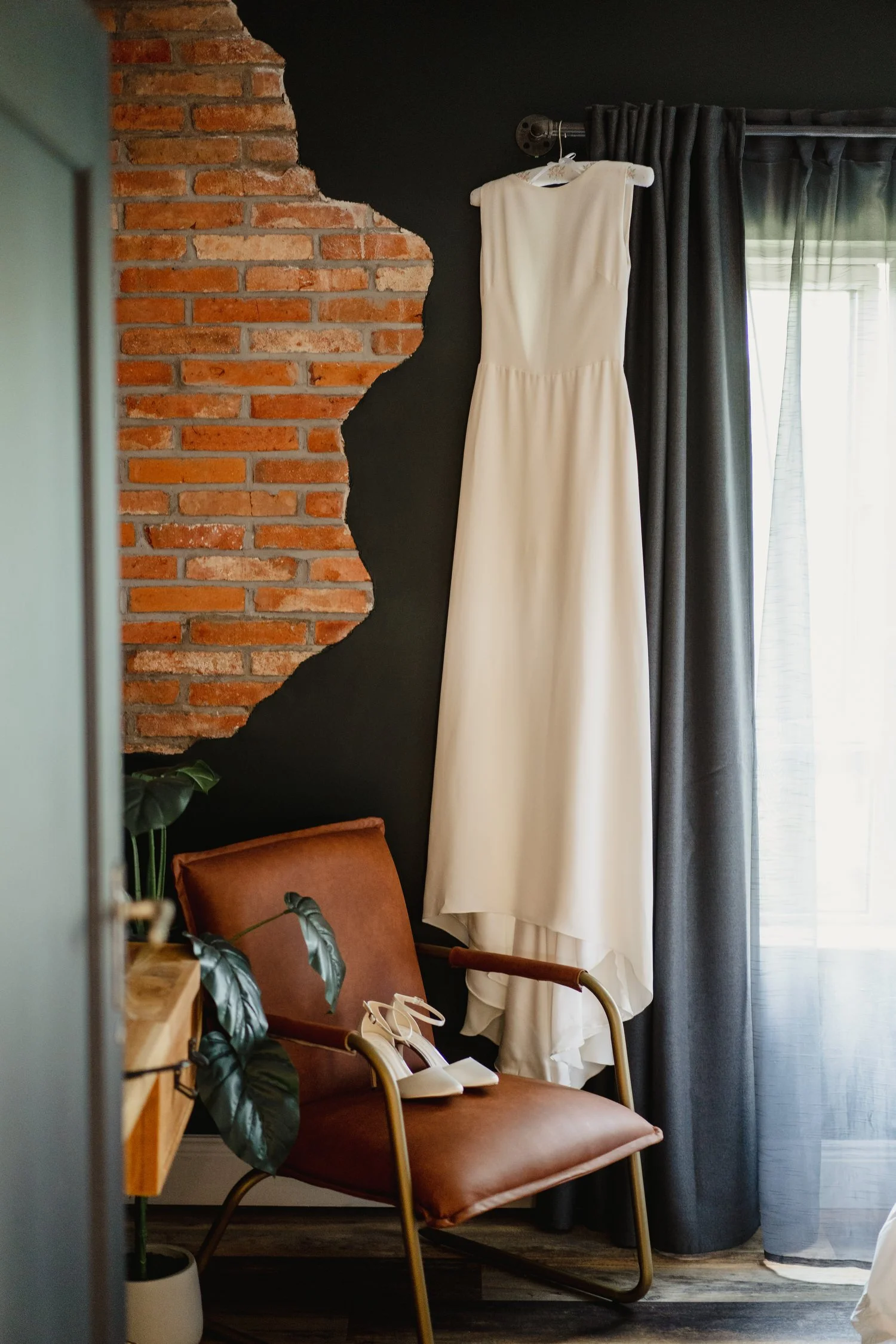  Grainne and Joe’s wedding in Solis Lough Eske Castle in Donegal with photos in Biddy’s o’Barnes 