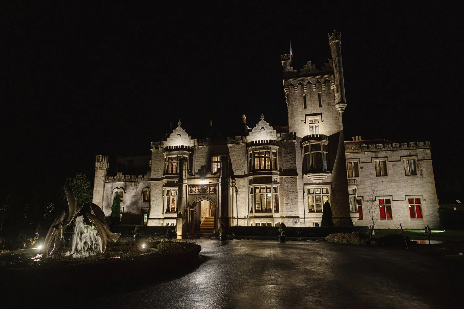  Grainne and Joe’s wedding in Solis Lough Eske Castle in Donegal with photos in Biddy’s o’Barnes 