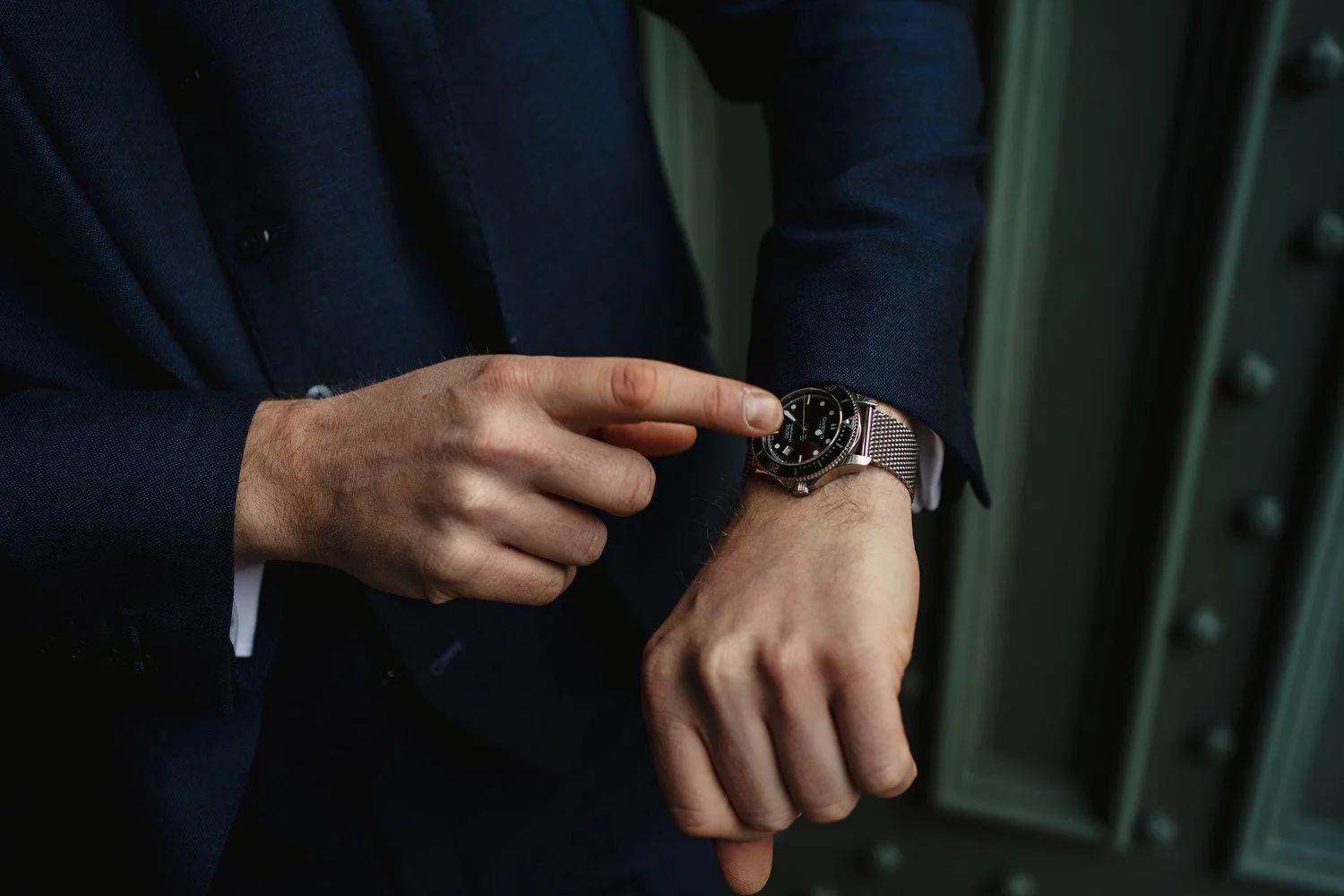  Laura and Matthews wedding in the Muddler’s Club restaurant in Belfast’s Cathedral Quarter. The couple got ready in the Hilton hotel before heading to St.Malachy’s church for their ceremony. Afterwards, we took photos around Cathedral Quarter before